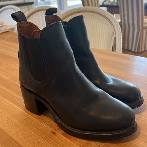 Gorgeous pair of Sabrina Frye boots size 10-10 1/2z. Worn only once